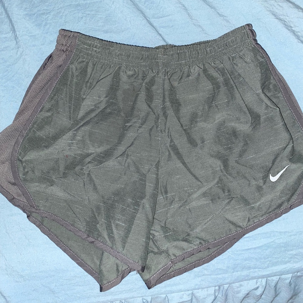 Youth M girls Nike shorts